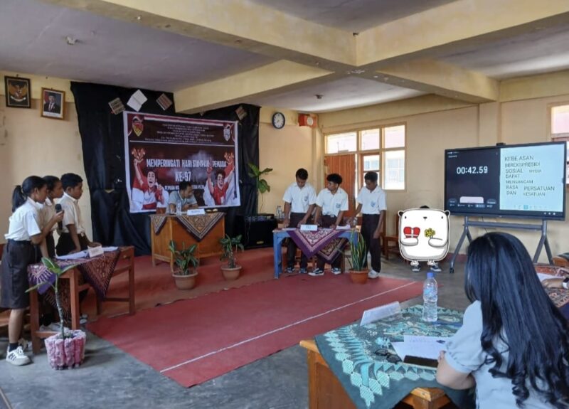 Lomba Debat SMAS Karya Ruteng (Dok: SRT/Newsline NTT) 
