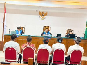 Suasana ruang sidang Pengadilan Tata Usaha Negara (PTUN) Kupang saat pemeriksaan saksi dalam perkara gugatan Perbuatan Melanggar Hukum (PMH). ‎