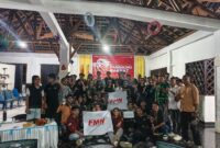 Foto bersama Dewan Pimpinan Pusat, kawan-kawan delegasi FMN, serta para hadirin dan tamu undangan usai kegiatan Closing Pleno IV DPP FMN di STT Abal Balat Kupang, Selasa (27/1/2026). (Dok: FMN)
‎
