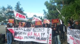 Aliansi Mahasiswa Menolak Perampasan Tanah menggelar aksi demonstrasi di Bundaran Tirosa, Kota Kupang, Jumat (30/1/2026). Foto:Doc.FMN/yanto