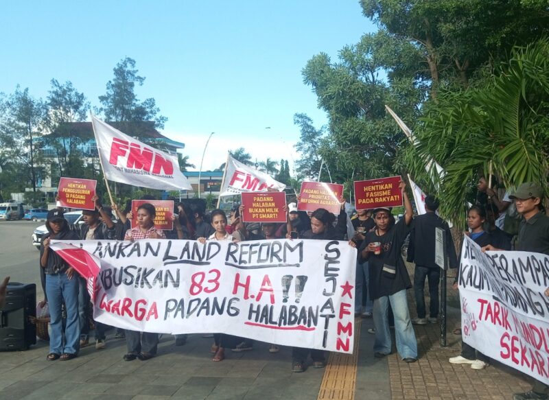 Aliansi Mahasiswa Menolak Perampasan Tanah menggelar aksi demonstrasi di Bundaran Tirosa, Kota Kupang, Jumat (30/1/2026). Foto:Doc.FMN/yanto