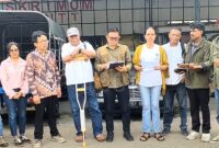 Antonius Yohanes Bala bersama kuasa hukumnya saat konferensi pers di Polda NTT, (4/2/2026). Dok. Media WALHI NTT.
