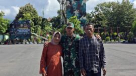 Prada Irawansyah, foto bersama kedua orangtuanya usai pelantikan.(Foto:Doc. Neswline/SRT)