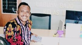 Dr.Yulianus Bria Nahak, S.H., M.H., kuasa hukum Tergugat, Memberikan keterangan usai putusan PN Atambua.Foto:(Doc.Dr.Yulianus Kuasa Hukum Tergugat/)
‎