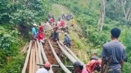 Jembatan Wae Wira Desa Tengku kecamatan Kuwus Barat Foto:Doc.FB Enok/SRT/