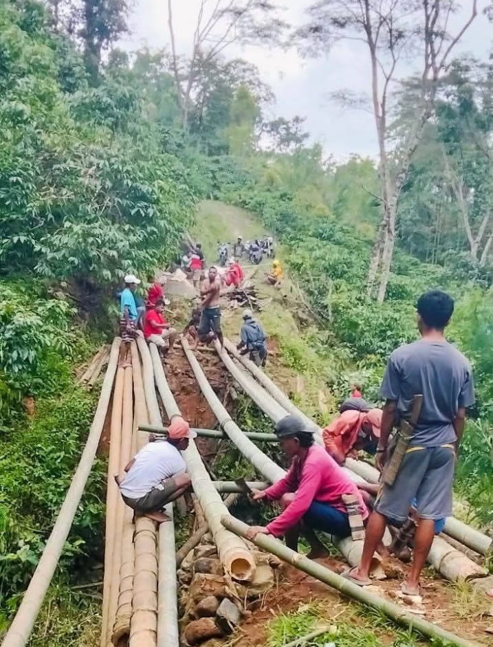 Jembatan Wae Wira Desa Tengku kecamatan Kuwus Barat Foto:Doc.FB Enok/SRT/