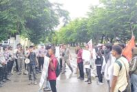 Aksi mahasiswa ALIRAN di depan Kantor Gubernur NTT, Kupang, Senin (9/2/2026). Foto:(Doc.Istimewa)