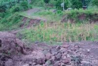 Kondisi jalan menuju Gereja di Dusun Ropolete, Desa Fulur, Kecamatan Lamaknen, Kabupaten Belu, rusak parah akibat longsor sejak 2017.Foto:(doc.istimewa)