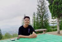 Siprianus Jimmy Ndagung yang merupakan pemuda setempat.Foto: Neswline/Ayon/