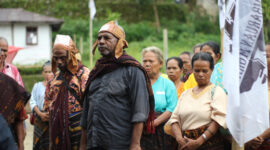 Masyarakat Adat Tana Bu Menolak penetapan wilayah Adat mereka sebagai kawasan hutan negara. Foto: KPA
‎
‎
‎
‎