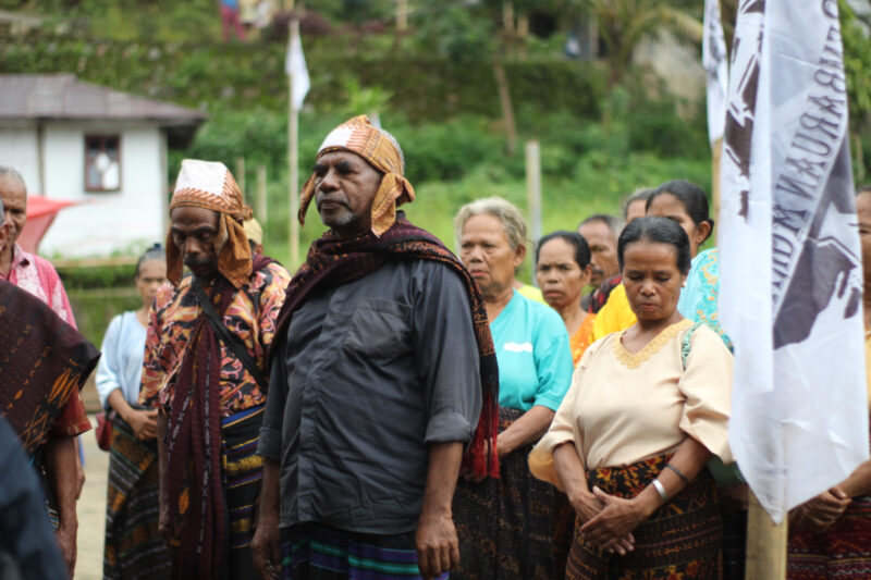 Masyarakat Adat Tana Bu Menolak penetapan wilayah Adat mereka sebagai kawasan hutan negara. Foto: KPA
‎
‎
‎
‎