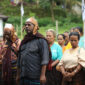 Masyarakat Adat Tana Bu Menolak penetapan wilayah Adat mereka sebagai kawasan hutan negara. Foto: KPA
‎
‎
‎
‎