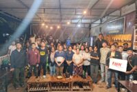 Foto bersama peserta dan para pemateri usai kegiatan Diskusi Publik FMN dan Dinas ESDM NTT  di Kedai Kopi DAPO SAN 17, 26 Februari 2026.
‎Foto: FMN Kupang.