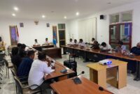 Suasana berlangsungnya Audensi Perwakilan Koalisi Masyarakat Sipil bersama Pemda Sumba Timur (Bupati, Wakil Bupati & Asisten II Sumba Timur) Foto :Doc. Koalisi Sipil/Yudianto 
‎