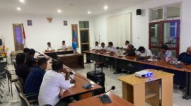 Suasana berlangsungnya Audensi Perwakilan Koalisi Masyarakat Sipil bersama Pemda Sumba Timur (Bupati, Wakil Bupati & Asisten II Sumba Timur) Foto :Doc. Koalisi Sipil/Yudianto 
‎