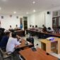 Suasana berlangsungnya Audensi Perwakilan Koalisi Masyarakat Sipil bersama Pemda Sumba Timur (Bupati, Wakil Bupati & Asisten II Sumba Timur) Foto :Doc. Koalisi Sipil/Yudianto 
‎