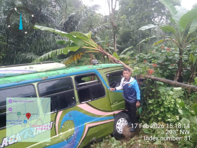 Ket.bus Mitsubishi Terjun kejurang 17/02 dikampung Roe