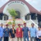 PMKRI Cabang Atambua berfoto bersama di depan Kantor Bupati Belu dalam agenda audiensi terkait kerusakan jalan di Lamaknen Selatan.Rabu (11/2/2026).Doc.Istimewa