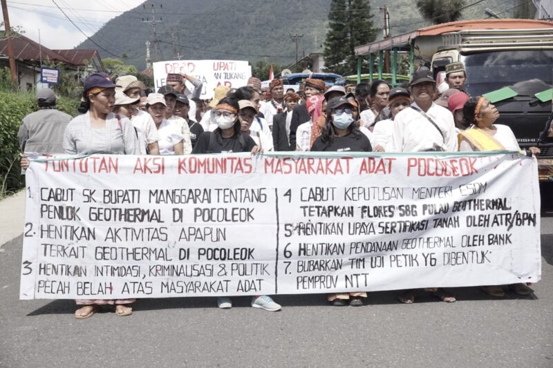 Sejumlah masyarakat adat dari 10 Gendang Poco Leok menggelar aksi unjuk rasa menolak proyek geothermal pada 5 Juni 2025.(Foto: Istimewa)