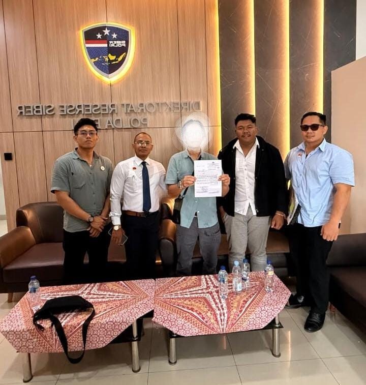 Kantor Hukum Law Firm James Richard & Partners selaku kuasa hukum dari investor Warga Negara Asing (WNA) mendatangi Siber Krimsus Polda Bali (foto: Dok. Istimewa)