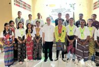 Foto bersama Badan Pengurus senior, alumni, dan tamu undangan usai pembukaan kegiatan seremonial hari pertama MPAB Fosmab Kupang, Sabtu 21/03/2026.(Foto: Fosmab/Yulius)