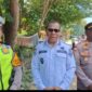 Wakil Gubernur NTT Johni Asadoma bersama Kasat Lantas Polres Kupang(Bau-bau) Saat meninjau langsung Jembatan yang putus di Kabupaten Kupang.(Foto: istimewa)