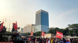 LMID EK menyuarakan tuntutan kejelasan terhadap gedung Kapolsek yang terbengkalai di Kecamatan Raimanuk, Kabupaten Belu.(Foto:LMID/Jefri)