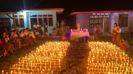 Foto Doa 1000 Lilin dihalaman Kampung Cancar oleh Umat KBG St. Fransiskus Asisi Cancar untuk Perdamaian Dunia