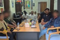 Advokat Rikhardus Ikun saat memberikan pendampingan hukum kepada klien pekerja bangunan di kantor Law Firm James Richard & Partners terkait persoalan upah kerja yang belum izin oleh oknum warga negara asing (WNA) di Bali.(Sumber Foto:Rian).