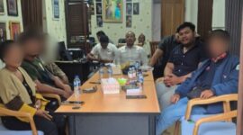 Advokat Rikhardus Ikun saat memberikan pendampingan hukum kepada klien pekerja bangunan di kantor Law Firm James Richard & Partners terkait persoalan upah kerja yang belum izin oleh oknum warga negara asing (WNA) di Bali.(Sumber Foto:Rian).