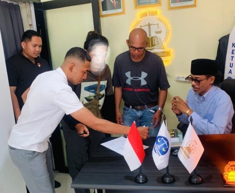 Pada hari Selasa, 17 Maret 2026, seorang supplier lokal berinisial SKR secara resmi mendatangi Kantor Hukum James Richard & Partners yang berlokasi di Canggu, untuk mengadukan dugaan tindak pidana penipuan sebagaimana dimaksud dalam ketentuan hukum yang berlaku (Foto. Dok: Istimewa)