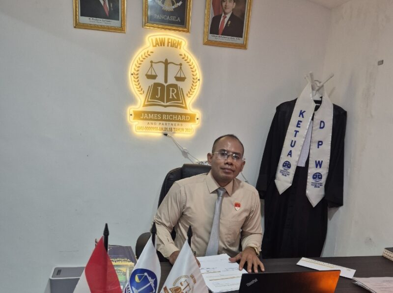 Advokat dan Praktisi Hukum Rikhardus Ikun, S H.,M.H.,C.MSP.,C.NSP.,C.LFS.,C.CPr.Foto:Rian/Newsline 
‎
