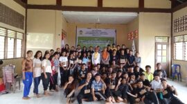 Foto bersama Kapolres Malaka AKBP Riki Ganjar Gumilar, S.I.K., M.M, Ketua Umum Ikatan Mahasiswa Malaka (IMMALA) Kupang periode 2025–2026, serta para calon anggota baru usai kegiatan Masa Penerimaan Anggota Baru (MPAB) di Oeleta, Kota Kupang.(Sumber Foto: IMMALA Kupang/Fenny Bria)
‎

