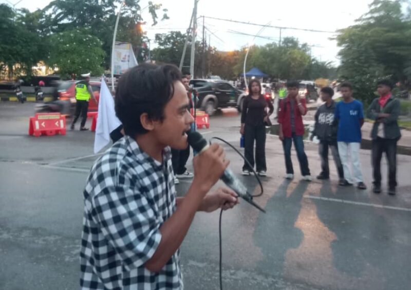 Aktivis Mahasiswa Sandiang Kaya Ndapa Namung Kecam Dugaan Intimidasi dan Kekerasan terhadap Dua Wartawan DeteksiNTT.Foto: Neswline NTT/Sandiang 