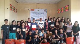 Panitia dan peserta foto bersama Pemateri setelah selesai Materi.(Foto: Neswline/Sardi)