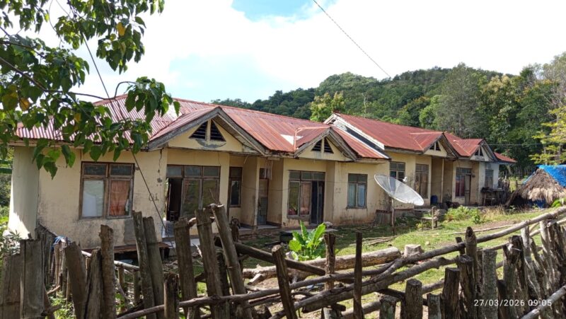 Kondisi Polsek Raimanuk di Dusun Oekofu, Desa Renrua, yang terlihat kosong dan tidak terawat.Foto:Dok.Deni/
‎