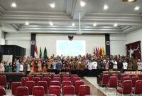 Civitas akademika Universitas Muhammadiyah Kupang berfoto bersama usai kegiatan Halalbihalal Idul Fitri 1447 H di Aula Kampus, Rabu,8/04/2026.