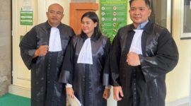 Tim Kuasa Hukum dari Law Firm James Richard & Partners saat menghadiri persidangan di Pengadilan Negeri Denpasar, Kamis 09/04/2026. Foto:Dok.Rian/