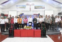 Bupati Kupang Yosef Lede bersama jemaat dan tamu undangan saat perayaan HUT ke-23 GMIT Amanau Tablolong sekaligus peletakan batu pertama pembangunan gedung serbaguna di Desa Tablolong, Rabu (22/4/2026).  