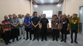 Bupati Kupang Yosef Lede bersama jajaran Pemkab Kupang saat peluncuran inovasi Kampung Taat Pajak di Kantor Bupati Kupang, Kamis (23/4/2026).