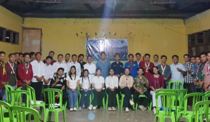 Foto bersama peserta LKTD dengan pembina, badan pengurus serta tamu undangan usai seremonial. Sumber dok: Yohanes.