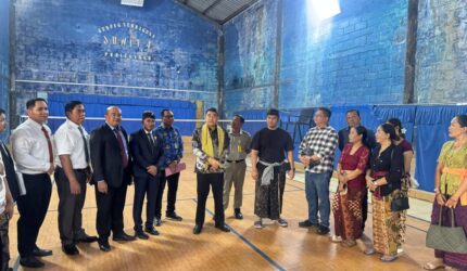 Kuasa Hukum dari Law Firm James Richard and Partners bersama warga Puri Canggu, Banjar Canggu Permai, saat melaksanakan Rapat Dengar Pendapat (RDP) dengan anggota DPD RI, BPN ATR Badung, serta instansi terkait di Gedung Serbaguna Juwita. Sumber Dok: Adv Florianus.