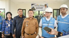 Bupati Kupang Yosef Lede bersama jajaran pemerintah daerah dan perwakilan PLN saat kunjungan kerja ke PLTMG Kupang I di Desa Lifuleo, Kecamatan Kupang Barat, Senin (27/4/2026).