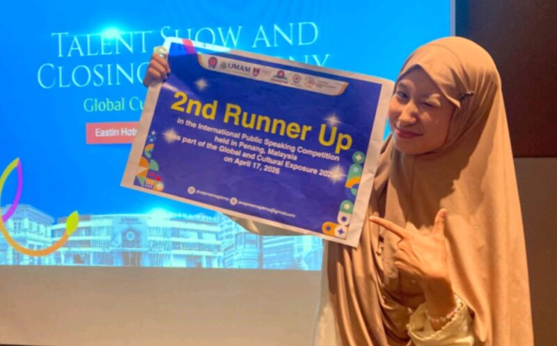 Humaira Salma Djawas, mahasiswa Universitas Muhammadiyah Kupang, menerima penghargaan Juara 3 International Public Speaking Competition di Penang, Malaysia, 17 April 2026. 