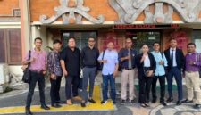 kuasa hukum Penggugat dari Law Firm James Richard & Partners, dalam Agenda sidang perdata Gugatan Perbuatan Melawan Hukum (PMH) di Pengadilan Negeri Denpasar. Sumber Dok: Adv Florianus. 