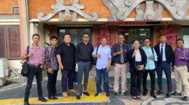 kuasa hukum Penggugat dari Law Firm James Richard & Partners, dalam Agenda sidang perdata Gugatan Perbuatan Melawan Hukum (PMH) di Pengadilan Negeri Denpasar. Sumber Dok: Adv Florianus. 