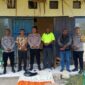 Foto bersama Kapolsek Raimanuk beserta jajaran, Kepala Dusun Oekofu, tokoh masyarakat, dan Kepala Sekolah SMAK St.Agustinus Raimanuk Usai pertemuan,Rabu(8/04 /2026).Foto:Dok.Deni/
‎