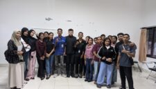 Humas Donasi Sampahmu.id gelar pelatihan jurnalistik yang dimentori oleh jurnalis Newsline.id NTT (Sumber Dok: Tim Humas donasi)