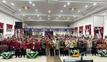 Civitas akademika universitas Muhammadiyah Kupang bersama Prof. Dr. Abdul Mu’ti, M.Ed. Usai gelar Kuliah Tamu. (Sumber Dok: Humas UM.Koe)