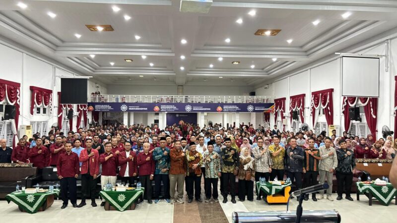 Civitas akademika universitas Muhammadiyah Kupang bersama Prof. Dr. Abdul Mu’ti, M.Ed. Usai gelar Kuliah Tamu. (Sumber Dok: Humas UM.Koe)